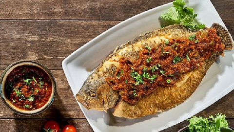 Món ngon mỗi ngày: Cá tai tượng chiên xốt sambal