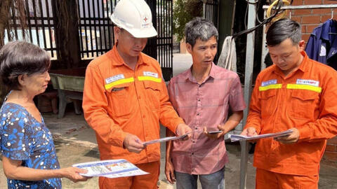 Thuỷ điện Hoà Bình chỉ còn đủ nước để phát điện khoảng 1 tuần, Bộ Công thương xin lỗi vì phải cắt điện liên tục