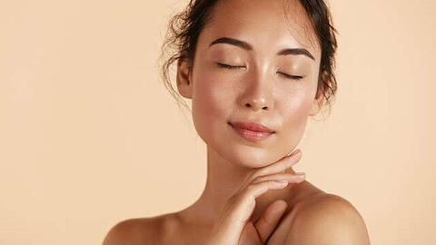 6 mẹo làm đẹp cho vùng da cổ thêm quyến rũ