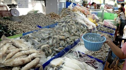 COVID-19: Lào tạm thời cấm nhập khẩu hải sản từ Thái Lan