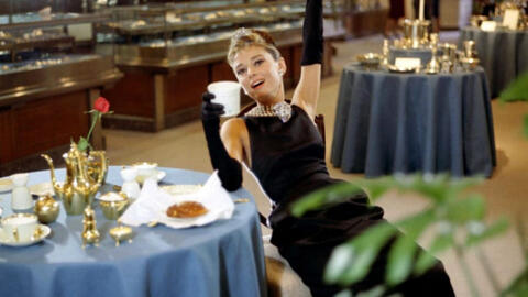 Audrey Hepburn đã biến chiếc đầm đen nhỏ nhắn thành biểu tượng thanh lịch nhất của thời trang như thế nào?
