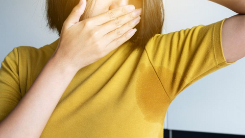 Mẹo khử mùi hôi nách trên áo đơn giản, hiệu quả