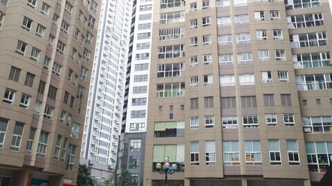 Một cháu bé 5 tuổi ở Hà Nội rơi từ tầng 11 chung cư xuống đất tử vong