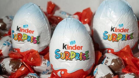 Thu hồi kẹo trứng chocolate Kinder Surprise do nghi nhiễm khuẩn Salmonella