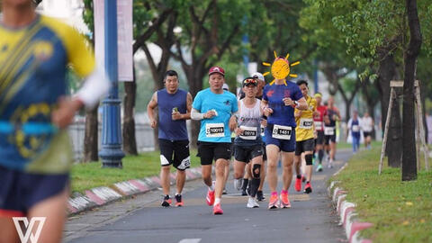 Nữ VĐV nhờ người chạy hộ để lấy thành tích ở giải chạy marathon TPHCM