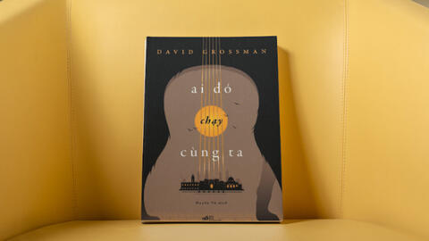 "Ai đó chạy cùng ta" David Grosssman: Hành trình để học cách từ bỏ