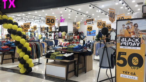 Hàng loạt cửa hàng, trung tâm mua sắm đìu hiu ngày Black Friday