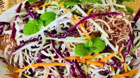 Món ngon mỗi ngày: Đổi vị với salad ngũ sắc