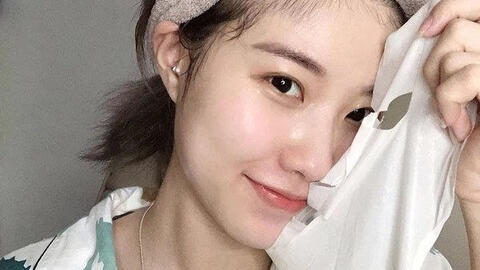 Sai lầm khi đắp mặt nạ giấy khiến da bạn nổi mụn, xuống cấp