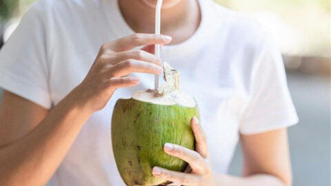 Thực hư thông tin uống nước dừa có nhanh khỏi COVID-19?