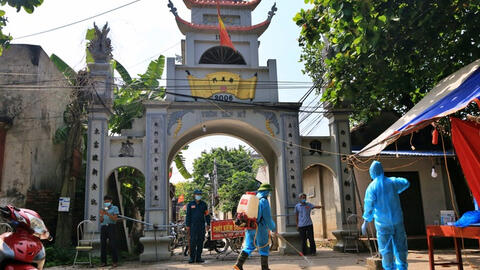 Hà Nội: Huyện "vùng xanh" phong tỏa khẩn một thôn sau khi ghi nhận 4 ca F0