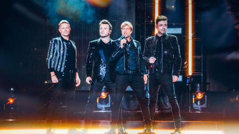 Concert Westlife tại Việt Nam bán hết sạch 15 nghìn vé chỉ sau 5 tiếng, fan kêu gọi mở đêm thứ 2!