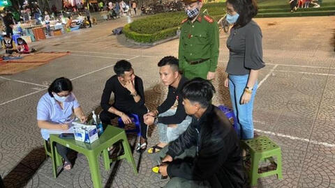 Hà Nội lập 15 chốt tuyên truyền, xử phạt người không đeo khẩu trang quanh hồ Hoàn Kiếm