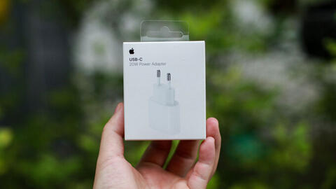 Sạc iPhone 12 bán rời loạn giá tại thị trường Việt Nam