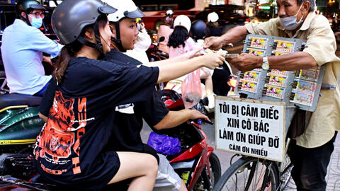 Ông cụ bán vé số tật nguyền từ chối 70 triệu ủng hộ của cộng đồng mạng