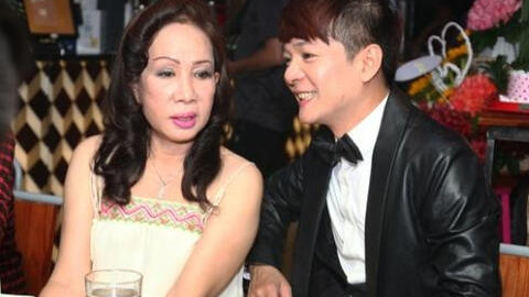 Nam ca sĩ Việt lấy vợ hơn 8 tuổi, sau 30 năm vẫn yêu say đắm, mặn nồng dù không có con cái