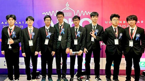 4 học sinh Việt Nam giành huy chương Olympic Vật lý châu Á