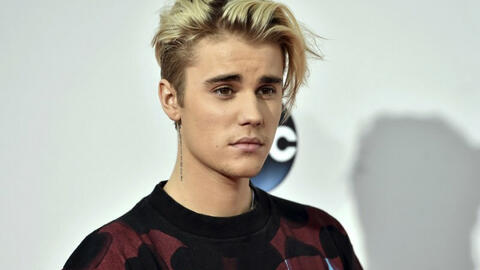 Justin Bieber bị cáo buộc hiếp dâm 2 phụ nữ trong lúc hẹn hò Selena Gomez