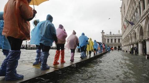 Trận lụt kinh hoàng trong hơn 50 năm nhấn chìm thành phố Venice như thế nào?