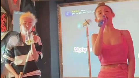 Huyền Baby hát karaoke khoe giọng hát thật, Hà Kino song ca bên cạnh như 'tắt điện'