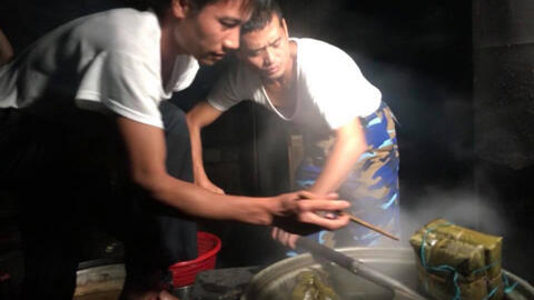 Những chiếc bánh chưng kỳ lạ giữa biển