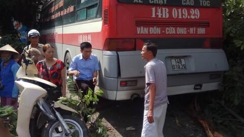 Xe khách mất lái gây tai nạn liên hoàn ở Quảng Ninh, 2 người tử vong