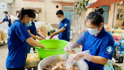 Dìu nhau qua mùa thương đau