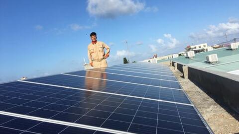 Bộ Công Thương đề xuất giá bán điện mặt trời áp mái 2.156 đồng/kWh đến hết 2021
