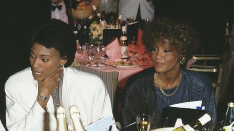 Bạn gái của Whitney Houston ra mắt tự truyện kể về mối tình đồng tính bị ngăn cấm của hai người