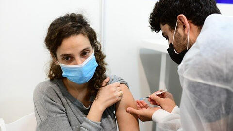 Người khỏi bệnh COVID-19 có khả năng chống lại virus Delta cao hơn 6 lần so với người đã tiêm 2 mũi Pfizer