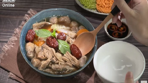 Món ngon mỗi ngày: Canh chân nấm táo đỏ