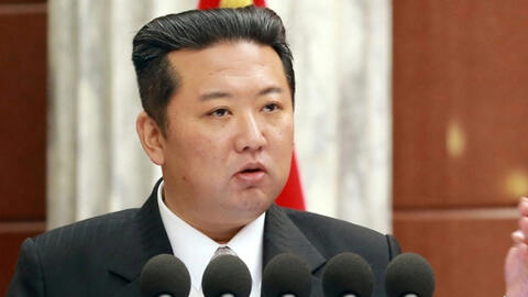 Chủ tịch Triều Tiên Kim Jong-un xuất hiện với ngoại hình gầy "chưa từng thấy"