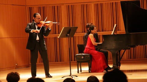 Nữ nghệ sĩ Piano người Mỹ gốc Việt giành giải vàng Giải thưởng âm nhạc toàn cầu