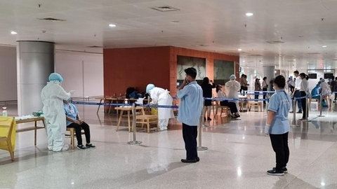 6 nhân viên sân bay Tân Sơn Nhất âm tính  nhưng người nhà vẫn dương tính