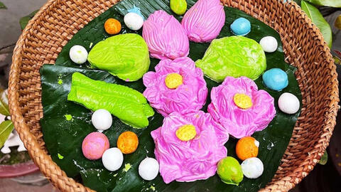 Chợ Tết Hàn thực: Bánh trôi hoa sen, hàng lạ sốt xình xịch