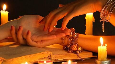 Đầu năm ngẫm chuyện xem bói và “giải nghiệp”
