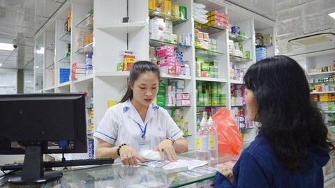 TP.HCM: Người mua thuốc chữa sốt, ho, đau họng phải khai báo y tế