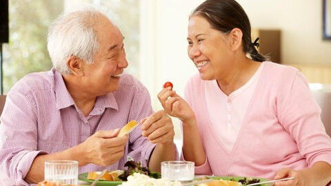 Thực trạng và giải pháp về chăm sóc dinh dưỡng cho người cao tuổi tại Việt Nam