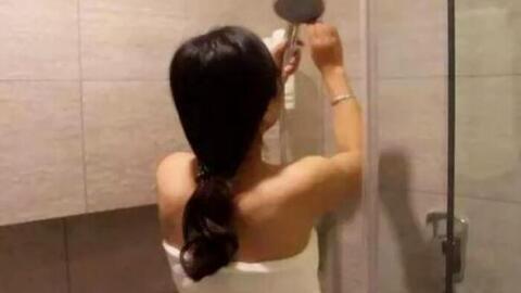 Sếp nữ hỏi “khi đang tắm có người bước vào thì che cái gì trước?”: Nam ứng viên EQ cao đưa đáp án thuyết phục