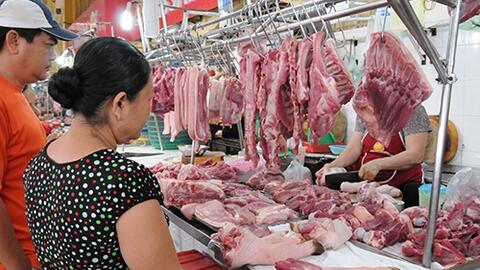 Heo mảnh về chợ đầu mối nhiều, giá thịt giảm nhẹ