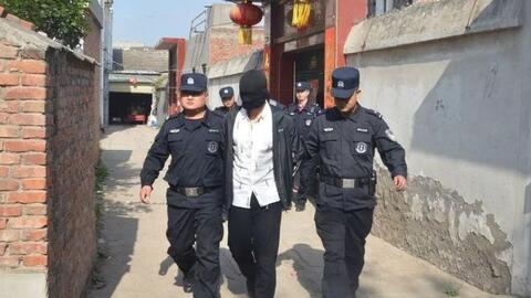 Phụ huynh lao tới trường hành hung thầy hiệu phó bị thương, sau khi cảnh sát vào cuộc thầy giáo lại phải ngồi tù