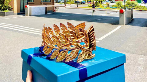 Lộ diện hình ảnh thật vòng nguyệt quế chung kết năm Olympia 2023, đẹp đến từng chi tiết nhỏ nhất!