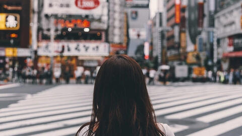 Thủ đoạn 'săn mồi' của ngành công nghiệp phim khiêu dâm tại Nhật Bản