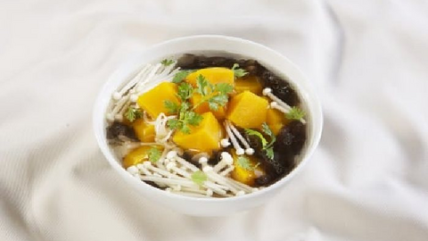 Món ngon mỗi ngày: Canh sườn bí đỏ rong biển