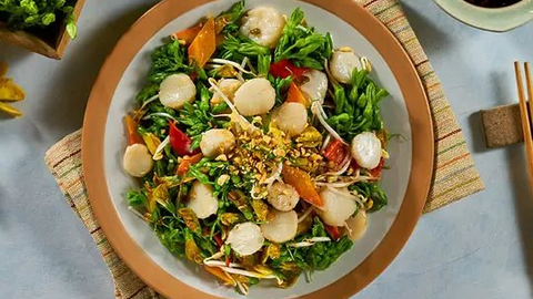 Món ngon mỗi ngày: Cồi sò điệp xào bông thiên lý
