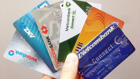 Phạt 30-100 triệu đồng nếu mở thẻ ATM hộ người khác