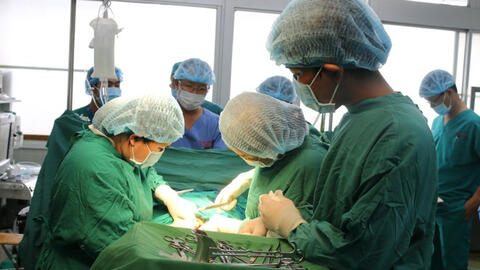Mổ đẻ thành công cho sản phụ mắc ung thư vòm mũi họng khi đang mang thai, cứu sống cả mẹ lẫn con