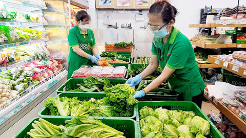 Người tiêu dùng TP.HCM vẫn còn mua thực phẩm giá cao