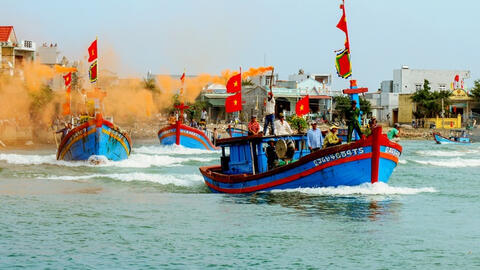 Đầu năm ra khơi