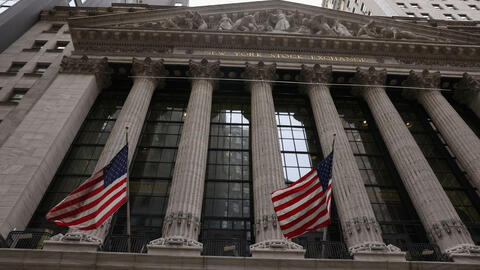 Dow Jones tương lai giảm hơn 300 điểm khi các lệnh trừng phạt giáng xuống Nga